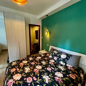 deluxe-bedroom-and-private-bathroom-near-airport.hotelssaintjulians.com/